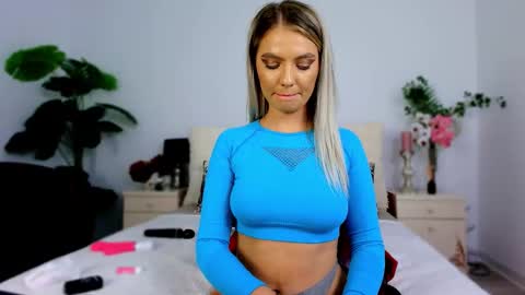 Snapshot of dirtystudentgirl chatting on October 1, 9:04 am Chloe online show from October 1, 9:04 am