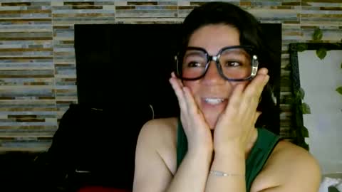 Snapshot of disneey2888 chatting on October 26, 1:44 am disneey2888 online show from October 26, 1:44 am