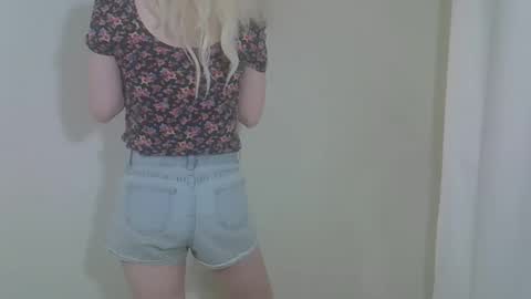 DitaMilton online show from September 15, 7:47 pm