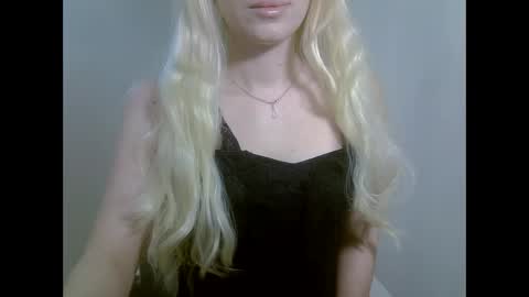 DitaMilton online show from November 21, 8:40 pm