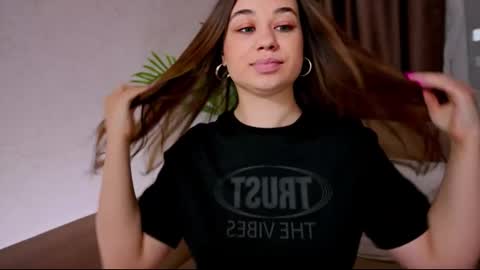 Tia online show from February 28, 4:53 pm