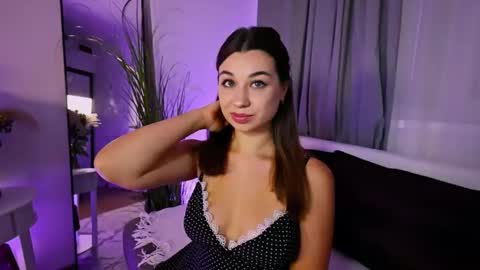 Tia online show from September 9, 9:25 pm