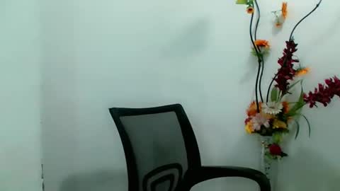 Snapshot of divinegrace10 chatting on December 9, 2:56 am Divine Grace Close To Your Hear online show from December 9, 2:56 am