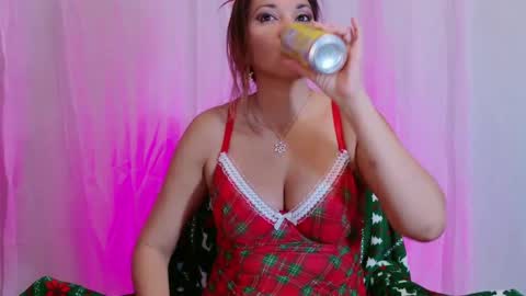 DivineLynn online show from December 20, 6:56 pm