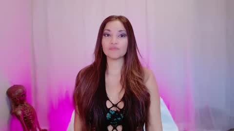 DivineLynn online show from March 12, 5:49 pm