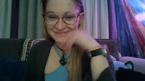 dixie_comanche online show from December 4, 6:44 am