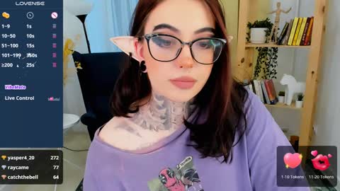 dixipixi_ online show from December 7, 9:06 am