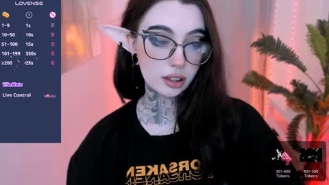 dixipixi_ online show from January 23, 10:22 am