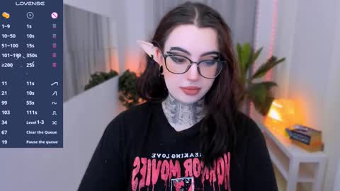 dixipixi_ online show from February 23, 5:45 am