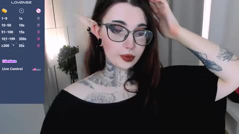 dixipixi_ online show from September 11, 6:24 am