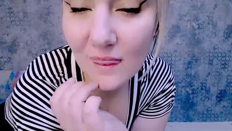 Snapshot of djullia chatting on February 23, 12:27 pm djullia online show from February 23, 12:27 pm