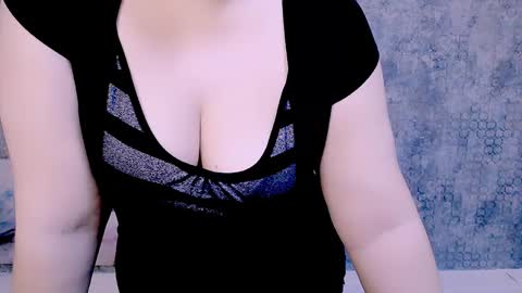 Snapshot of djullia chatting on March 9, 6:06 am djullia online show from March 9, 6:06 am