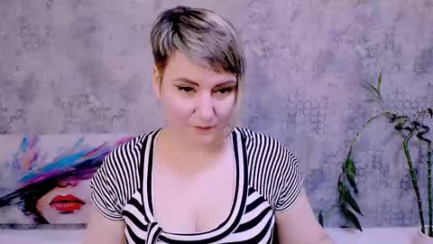 Snapshot of djullia chatting on November 10, 12:48 pm djullia online show from November 10, 12:48 pm