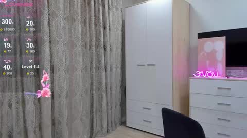 Snapshot of dkny_ chatting on September 13, 6:51 pm Maddy online show from September 13, 6:51 pm