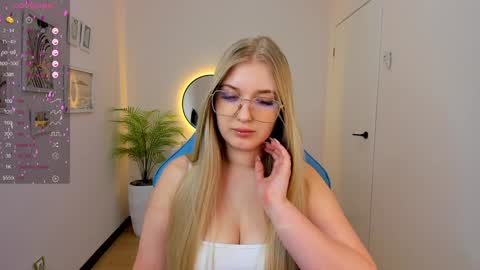 Snapshot of do_u_want_alice chatting on January 15, 2:27 am Alice online show from January 15, 2:27 am