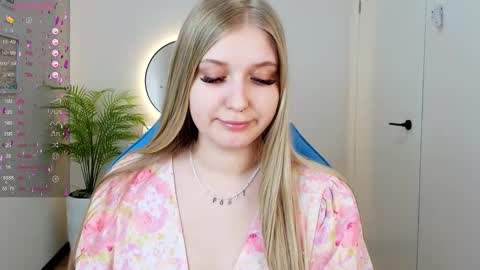 Snapshot of do_u_want_alice chatting on February 14, 5:51 am Alice online show from February 14, 5:51 am