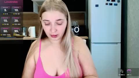 Snapshot of do_u_want_alice chatting on October 2, 5:25 am Alice online show from October 2, 5:25 am