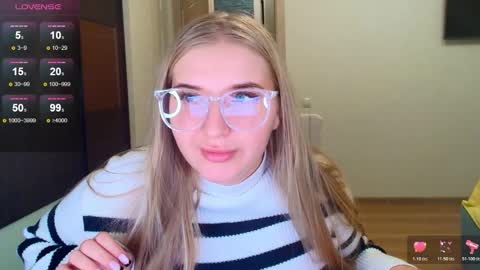 Snapshot of do_u_want_alice chatting on October 27, 6:45 pm Alice online show from October 27, 6:45 pm