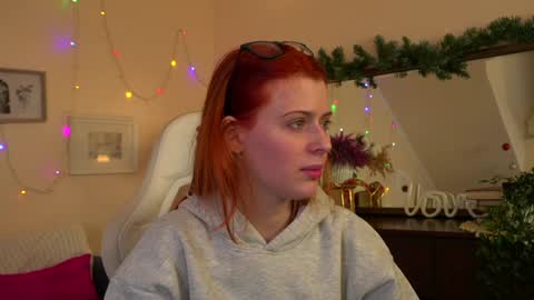 Snapshot of doll_lesli chatting on December 24, 2:33 pm Your doll Lesli online show from December 24, 2:33 pm