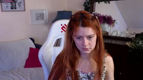 Snapshot of doll_lesli chatting on January 14, 2:43 pm Your doll Lesli online show from January 14, 2:43 pm