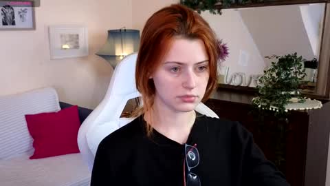 Snapshot of doll_lesli chatting on January 29, 2:21 pm Your doll Lesli online show from January 29, 2:21 pm