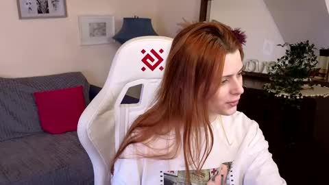 Snapshot of doll_lesli chatting on February 9, 4:29 pm Your doll Lesli online show from February 9, 4:29 pm