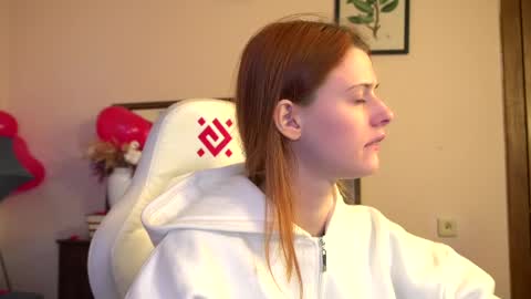 Snapshot of doll_lesli chatting on February 13, 2:20 pm Your doll Lesli online show from February 13, 2:20 pm