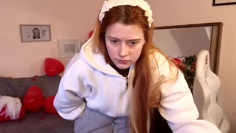 Snapshot of doll_lesli chatting on February 16, 3:05 pm Your doll Lesli online show from February 16, 3:05 pm