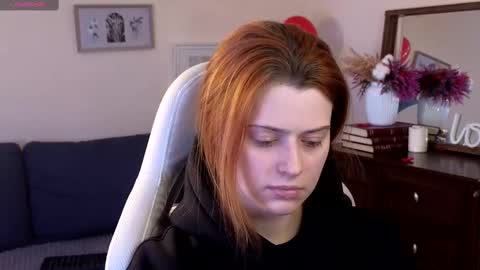 Snapshot of doll_lesli chatting on February 25, 2:22 pm Your doll Lesli online show from February 25, 2:22 pm