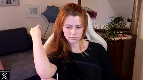 Snapshot of doll_lesli chatting on February 25, 5:25 pm Your doll Lesli online show from February 25, 5:25 pm