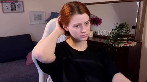 Snapshot of doll_lesli chatting on February 27, 2:10 pm Your doll Lesli online show from February 27, 2:10 pm