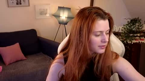 Snapshot of doll_lesli chatting on February 27, 5:15 pm Your doll Lesli online show from February 27, 5:15 pm