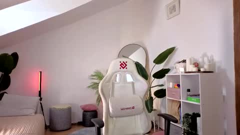 Snapshot of doll_lesli chatting on September 10, 6:13 am Your doll Lesli online show from September 10, 6:13 am