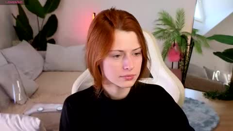 Snapshot of doll_lesli chatting on October 3, 6:21 am Your doll Lesli online show from October 3, 6:21 am