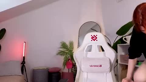 Snapshot of doll_lesli chatting on October 5, 6:12 am Your doll Lesli online show from October 5, 6:12 am