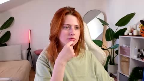 Snapshot of doll_lesli chatting on October 24, 9:28 am Your doll Lesli online show from October 24, 9:28 am