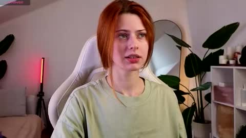 Snapshot of doll_lesli chatting on October 25, 9:28 am Your doll Lesli online show from October 25, 9:28 am