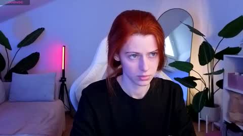 Snapshot of doll_lesli chatting on November 12, 6:36 am Your doll Lesli online show from November 12, 6:36 am