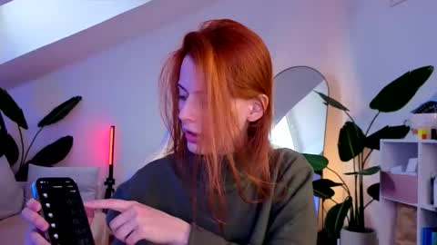 Snapshot of doll_lesli chatting on November 23, 9:31 am Your doll Lesli online show from November 23, 9:31 am