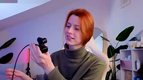 Snapshot of doll_lesli chatting on November 24, 8:36 am Your doll Lesli online show from November 24, 8:36 am