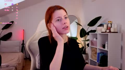 Snapshot of doll_lesli chatting on December 3, 9:51 am Your doll Lesli online show from December 3, 9:51 am