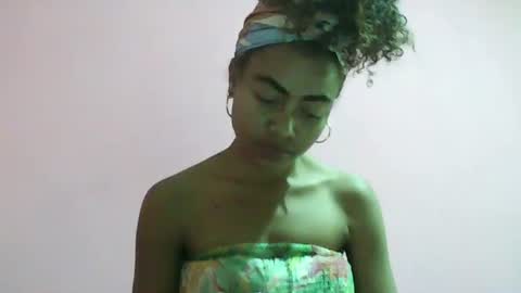 Snapshot of dollepoupee chatting on October 3, 8:22 am dollepoupee online show from October 3, 8:22 am