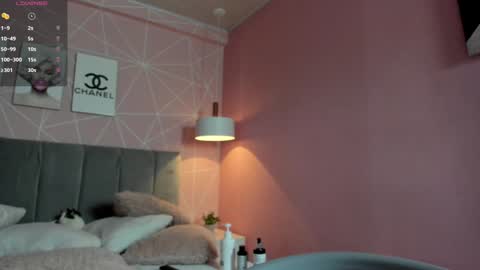 Call me Zoe  online show from January 6, 7:42 am