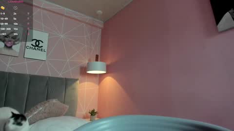 Call me Zoe  online show from January 10, 6:09 am