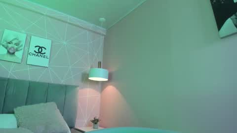 Call me Zoe  online show from February 12, 4:12 am