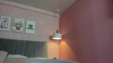 Call me Zoe  online show from September 16, 11:06 pm