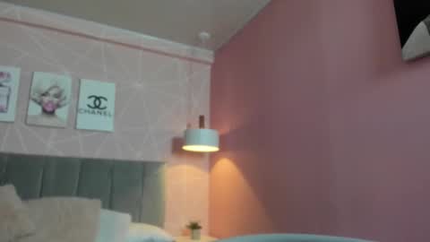 Call me Zoe  online show from September 24, 9:51 pm