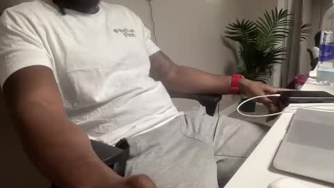 Snapshot of dolo1645 chatting on November 25, 8:09 pm Dolo online show from November 25, 8:09 pm