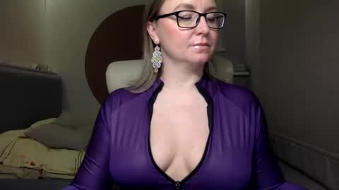 DOM MUMMY online show from December 2, 5:59 pm