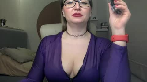 DOM MUMMY online show from January 26, 3:25 pm